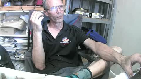 Snapshot of 04oldskool chatting on December 9, 6:01 am 04oldskool online show from December 9, 6:01 am