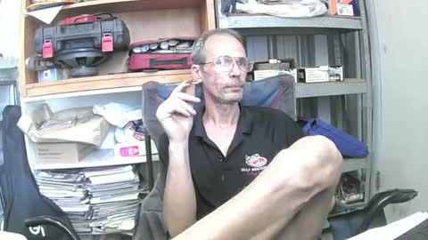 Snapshot of 04oldskool chatting on December 12, 2:59 am 04oldskool online show from December 12, 2:59 am
