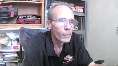 Snapshot of 04oldskool chatting on December 5, 4:15 am 04oldskool online show from December 5, 4:15 am