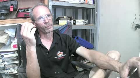 Snapshot of 04oldskool chatting on December 11, 5:00 am 04oldskool online show from December 11, 5:00 am