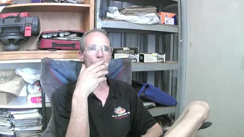 Snapshot of 04oldskool chatting on December 5, 1:09 am 04oldskool online show from December 5, 1:09 am