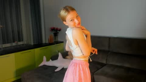 Kira online show from June 8, 5:47 pm