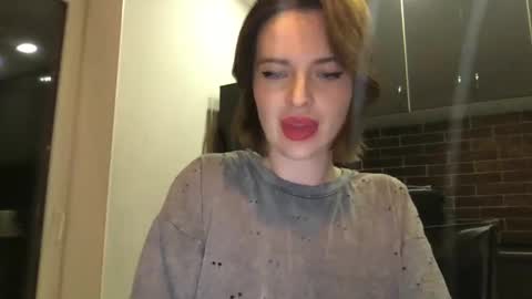 Snapshot of 1dove chatting on December 3, 3:37 am DOVE online show from December 3, 3:37 am