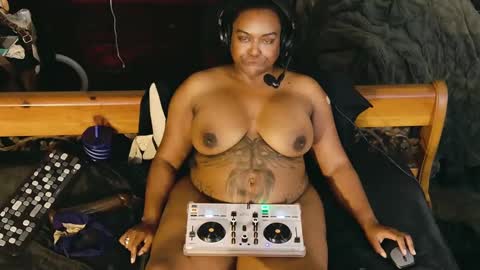 Lillycakes online show from February 27, 1:17 pm