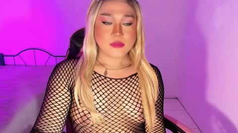 1lovelymess online show from October 17, 3:10 am