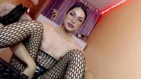 Snapshot of 1miracle_tranny chatting on September 18, 11:53 pm 1miracle_tranny online show from September 18, 11:53 pm