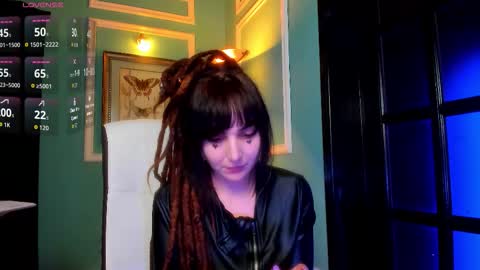 Moona  online show from November 20, 4:15 pm