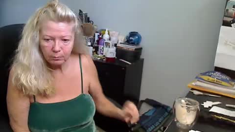 Susan online show from December 13, 3:32 pm