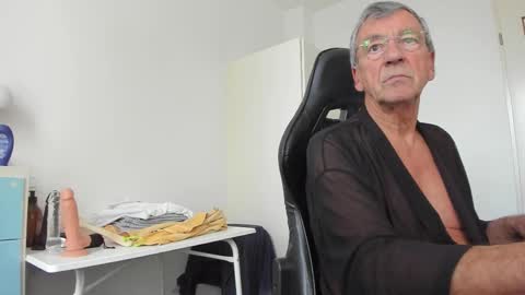 Henk online show from October 18, 2:21 pm