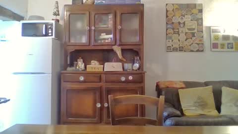 22esserre online show from April 9, 11:27 am