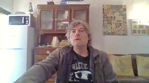 22esserre online show from February 3, 1:19 pm