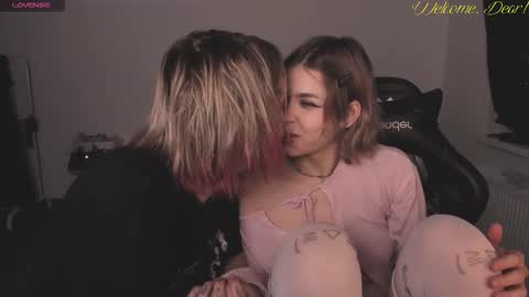 2emo4fam online show from December 15, 1:18 pm