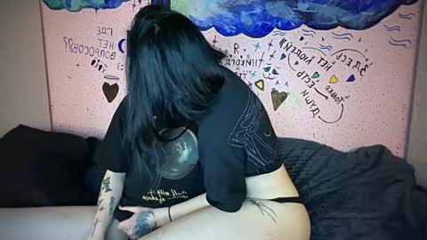 2emo4fam online show from December 5, 3:23 pm