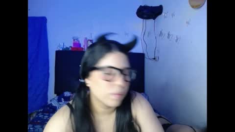 2moons_full_of_love online show from November 22, 1:37 am