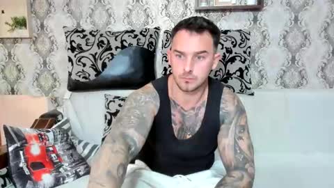 2sexymuscles online show from October 26, 9:03 pm