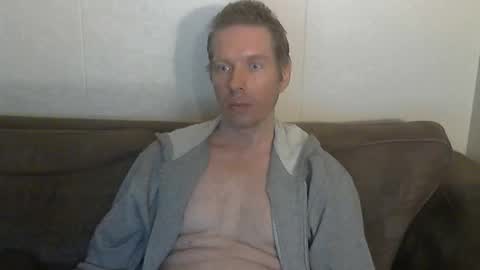 2small4you83 online show from April 1, 1:28 am