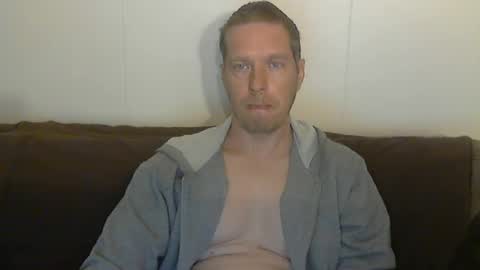 2small4you83 online show from June 20, 6:25 pm