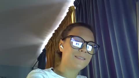 33tinarose online show from September 22, 11:25 am