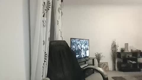 33UK online show from October 19, 11:31 pm