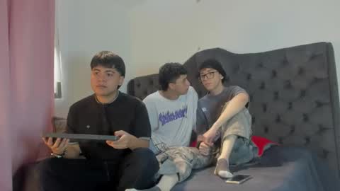 Guy 1  Guy 2  Guy 3. online show from November 18, 8:12 pm