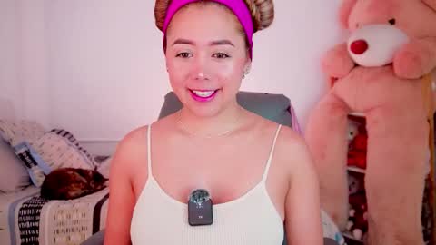 independent model online show from January 12, 8:32 am