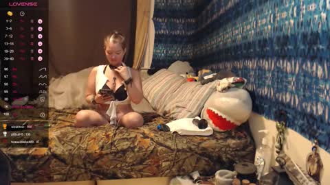 420stonerchick online show from March 25, 3:02 am