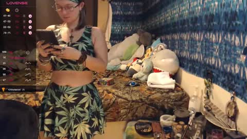 420stonerchick online show from November 4, 3:41 am
