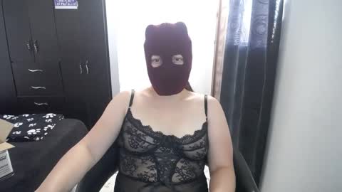 Snapshot of 666maskgirl chatting on December 6, 5:17 pm SHANNON online show from December 6, 5:17 pm