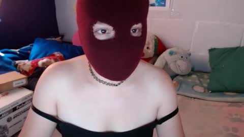 Snapshot of 666maskgirl chatting on December 24, 5:23 pm SHANNON online show from December 24, 5:23 pm