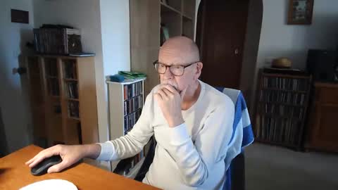  Papi  online show from April 6, 9:10 am