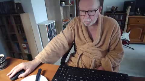  Papi  online show from March 4, 4:20 pm