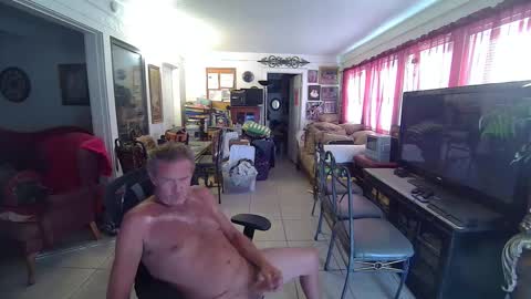 Snapshot of 86406stud chatting on December 19, 4:57 pm 86406stud online show from December 19, 4:57 pm