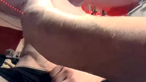 Snapshot of 8inches4you2 chatting on December 8, 4:33 am 8inches4you2 online show from December 8, 4:33 am