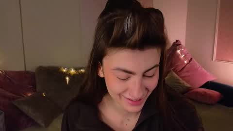 Willow online show from November 26, 9:33 pm