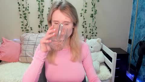 adel online show from March 10, 9:51 pm