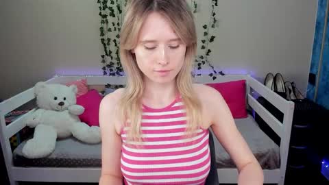 adel online show from October 22, 6:31 pm