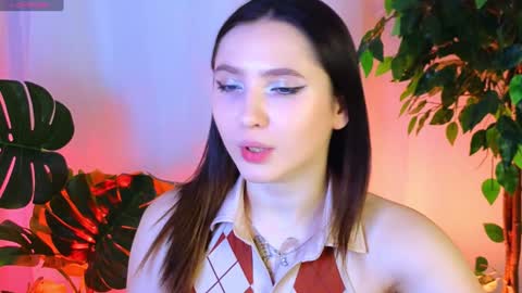 Mia online show from December 12, 8:10 pm