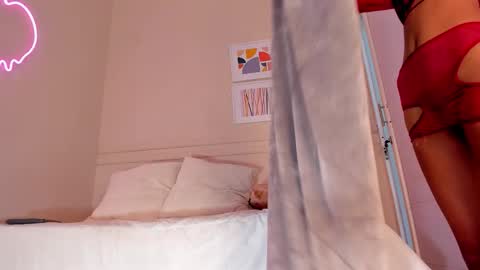 Snapshot of _aleja_x chatting on September 18, 12:09 pm _aleja_x online show from September 18, 12:09 pm