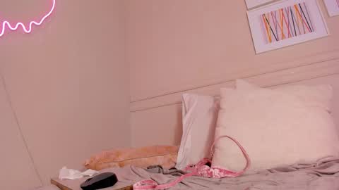 Snapshot of _aleja_x chatting on September 9, 1:33 pm _aleja_x online show from September 9, 1:33 pm