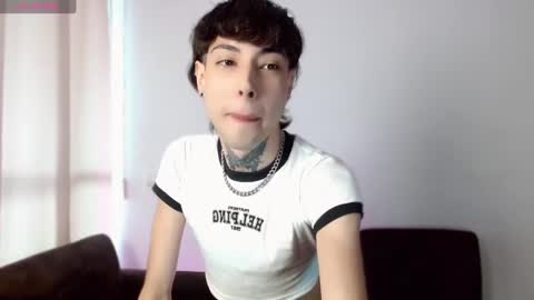 _alexblunt_ online show from December 22, 7:10 pm