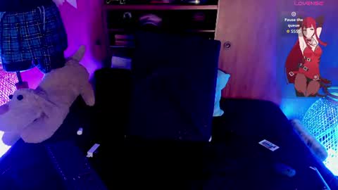 Angell Dustt  online show from July 14, 11:21 pm
