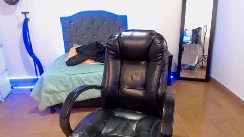 Anne online show from December 19, 4:57 pm