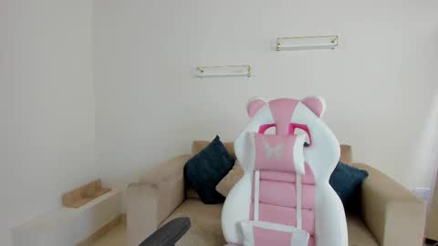    online show from November 19, 12:26 pm