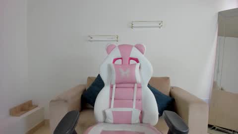    online show from November 18, 12:19 pm