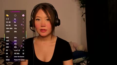 _avril_moore_ online show from November 11, 7:27 pm