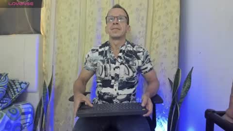 Axel online show from July 8, 11:57 am