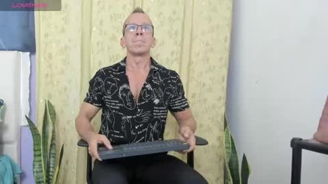 Axel online show from June 1, 11:33 am