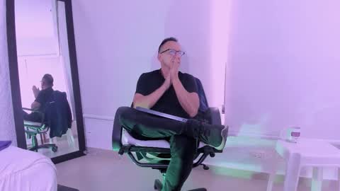 _axelking_ online show from February 26, 11:46 am