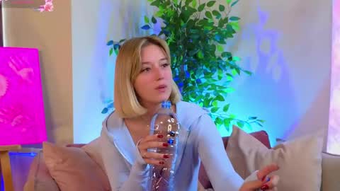 Jess online show from June 4, 3:56 am