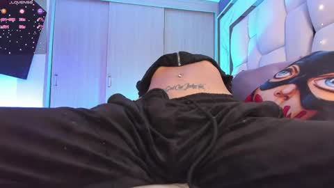 _bellaswwet_ online show from February 16, 6:32 pm